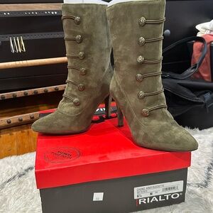 Rialto Chung boots, suede army green, never worn